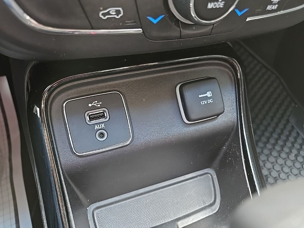 Used 2018 White Jeep Latitude image 56
