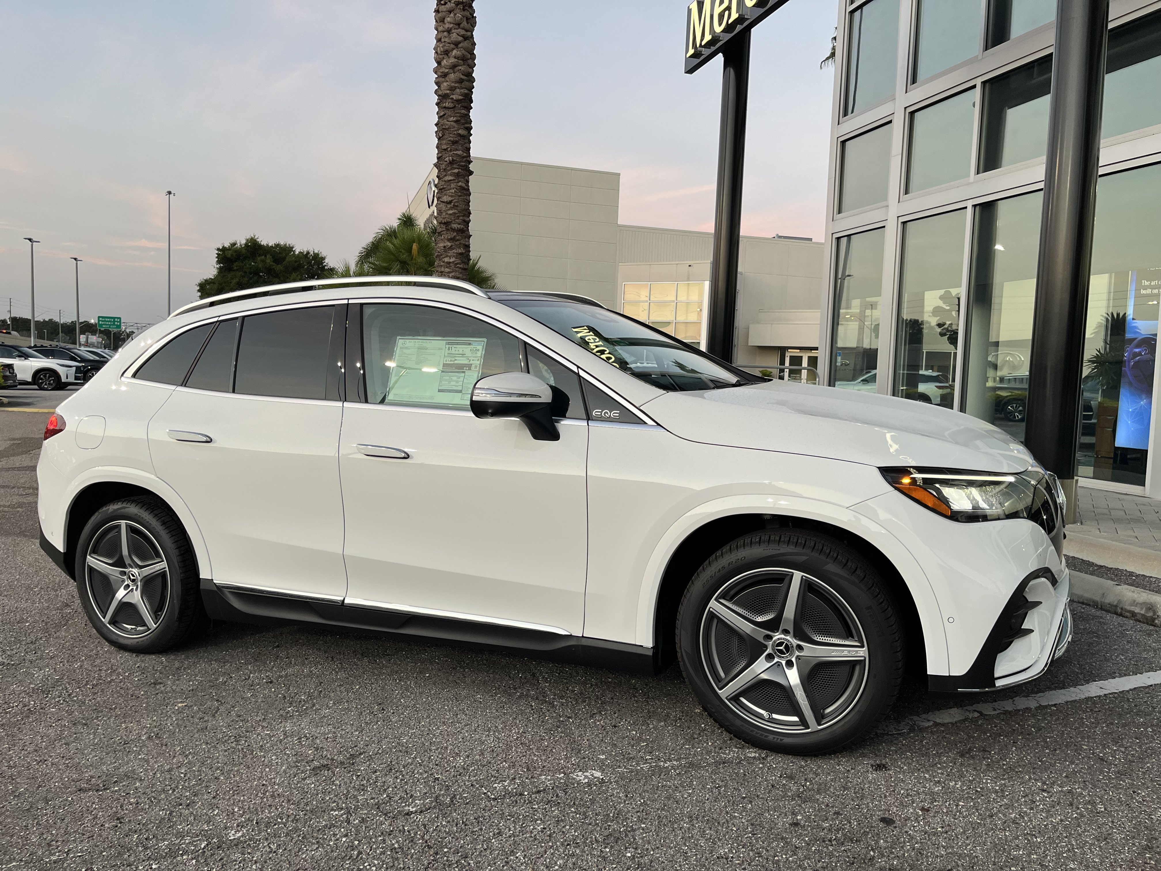 New 2026 POLAR WHITE Mercedes-Benz EQE 320 image 9