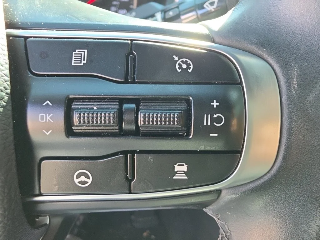 Used 2022 White Kia GT-Line image 21