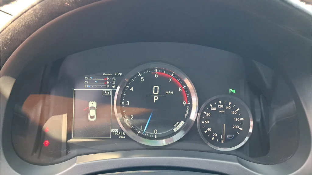 Used 2015 White Lexus F image 17