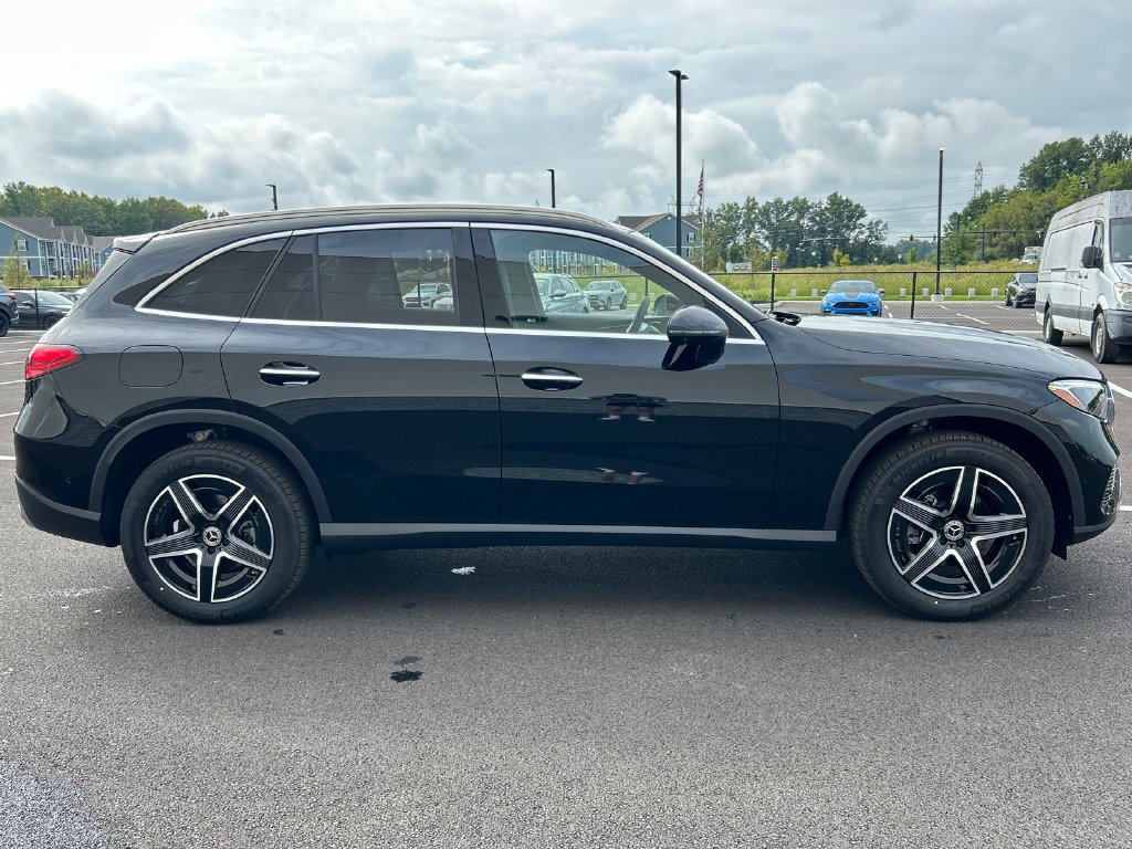 New 2026 Black Mercedes-Benz GLC 300 image 9