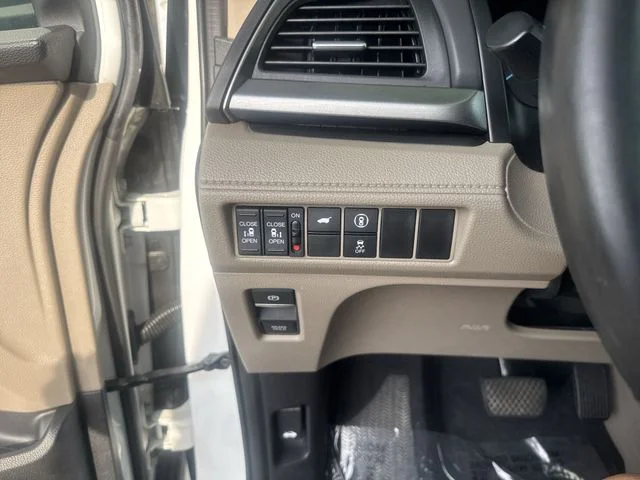 Used 2022 White Honda EX-L image 27