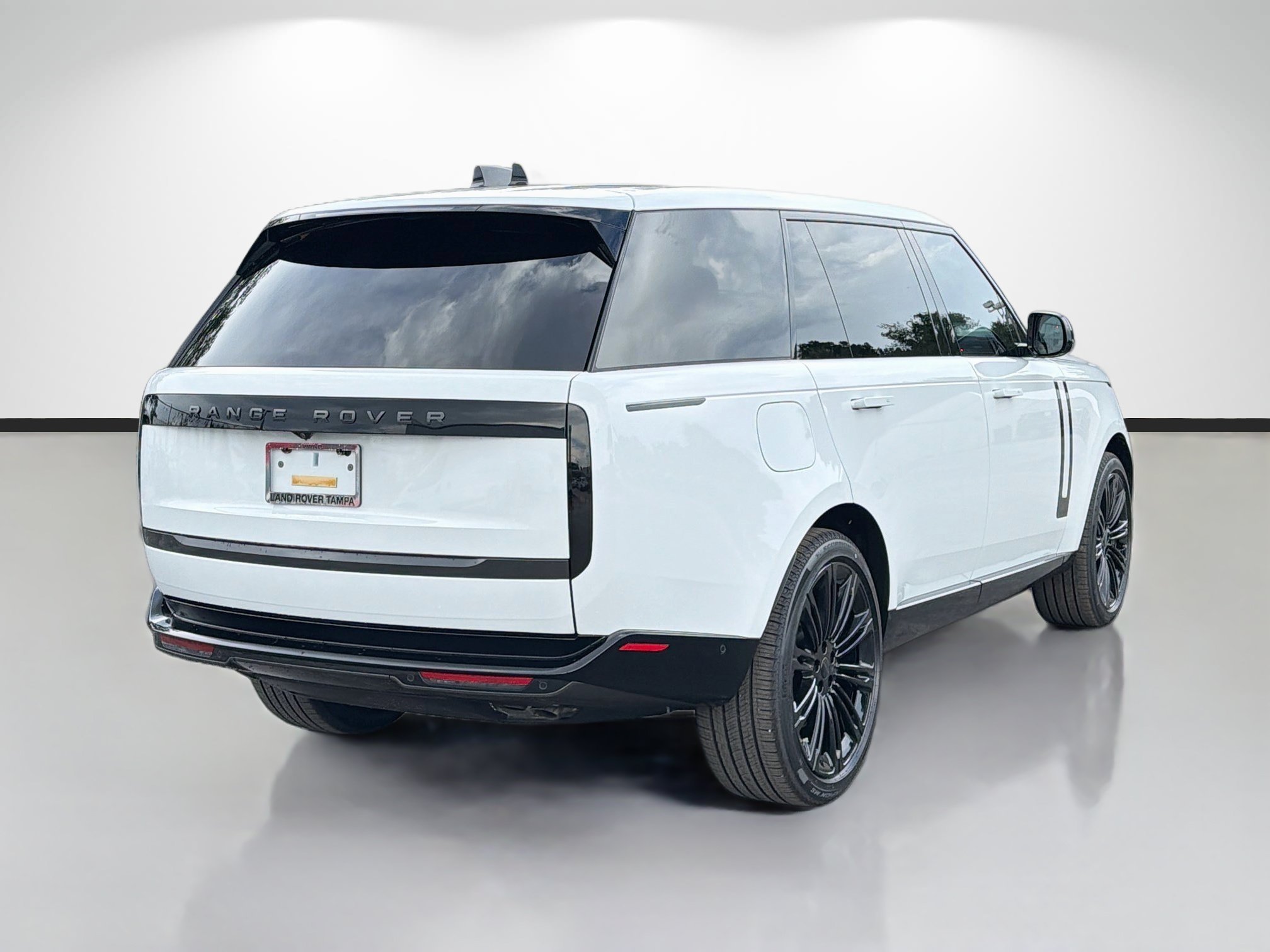 New 2026 Fuji White Land Rover SE image 5
