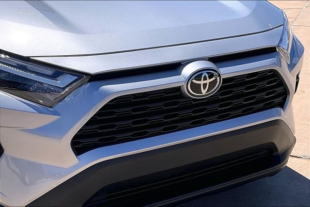 Used 2025 Silver Toyota XLE Premium image 30