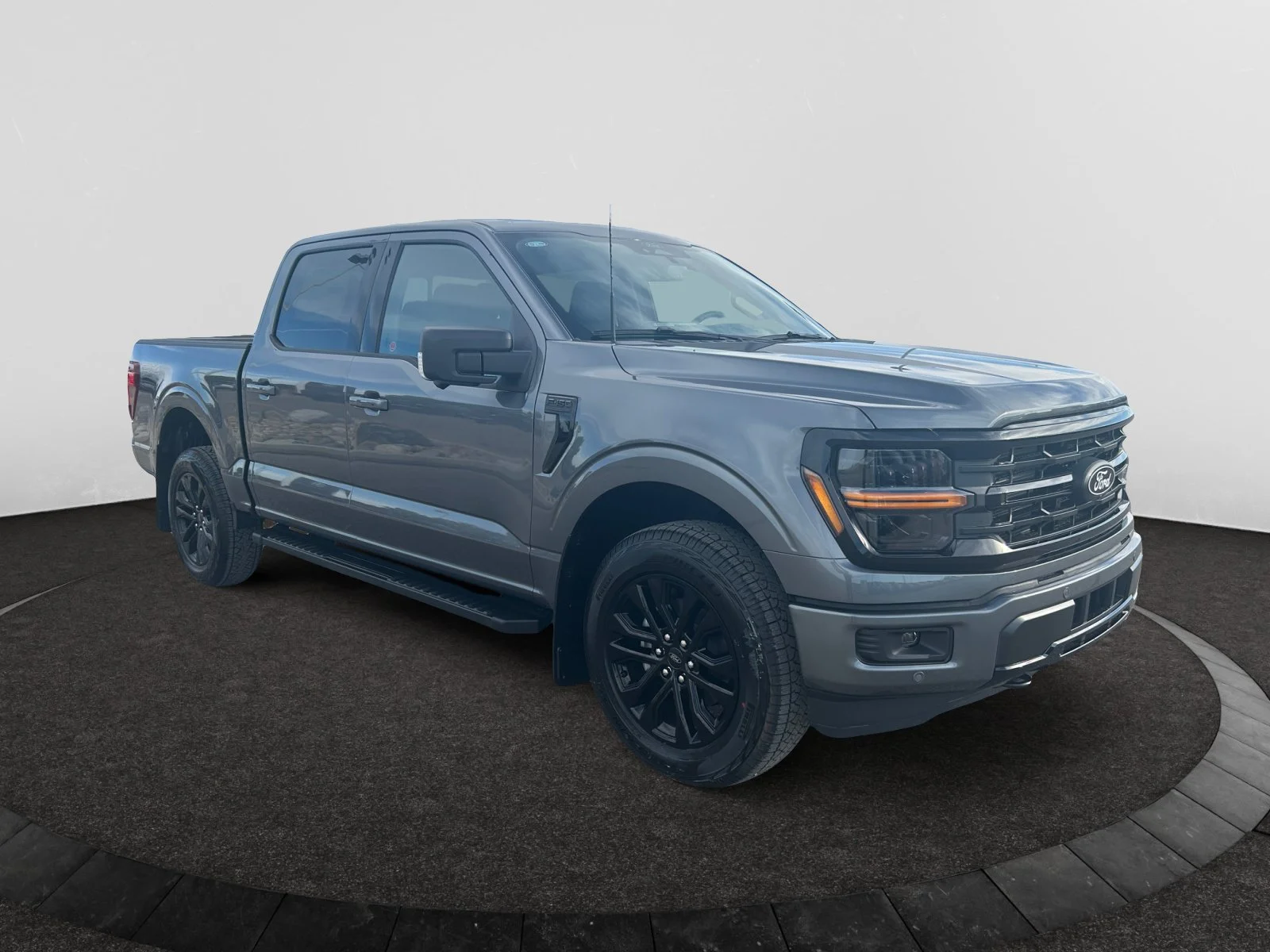 New 2026 Carbonized Grey Metallic Ford XLT image 7