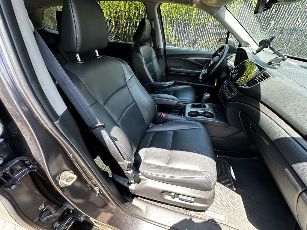 Used 2019  Honda EX-L image 16