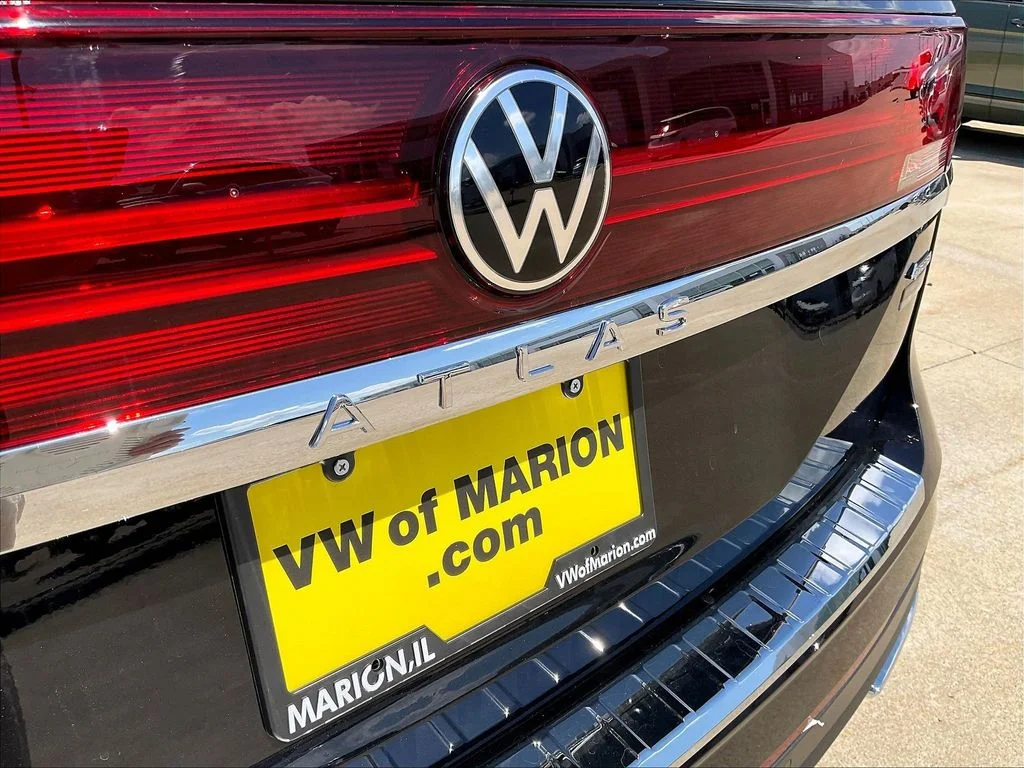 New 2026 Black Volkswagen SE w/Technology image 27