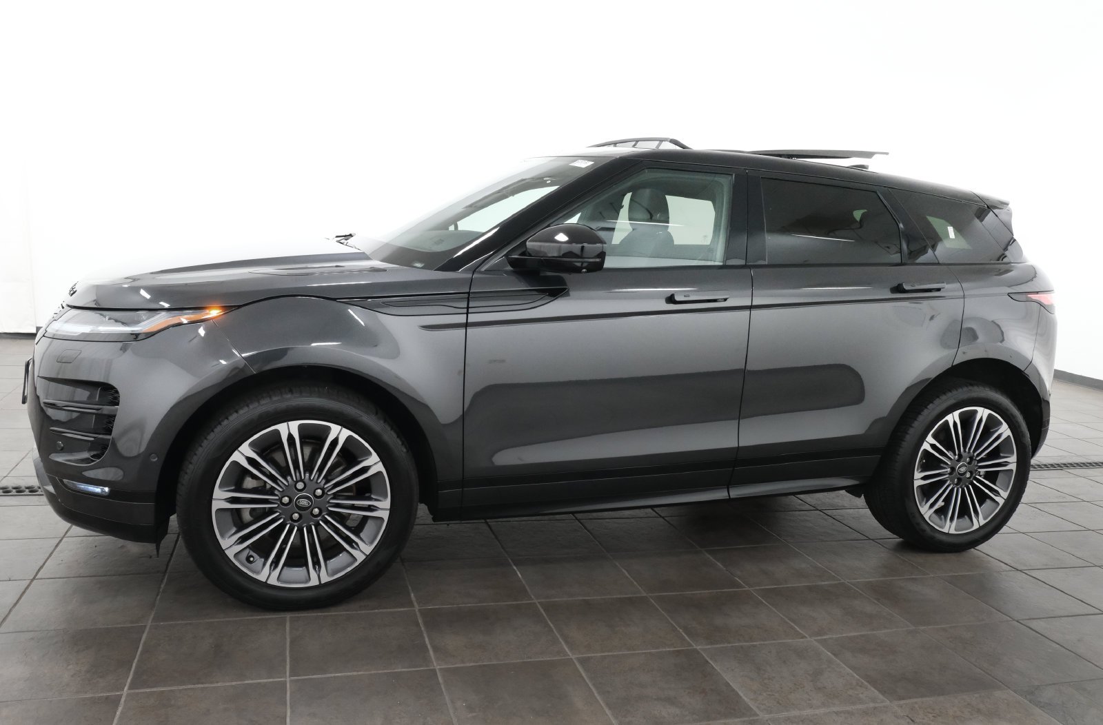 Used 2024 Carpathian Gray Premium Metallic Land Rover Dynamic image 2