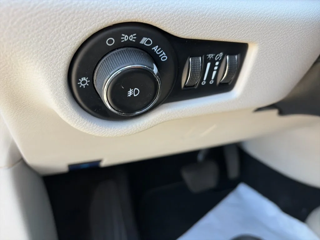 Used 2023 White Chrysler Touring L image 18