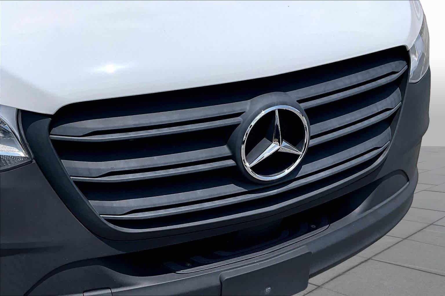 Used 2025 Arctic White Mercedes-Benz  image 32