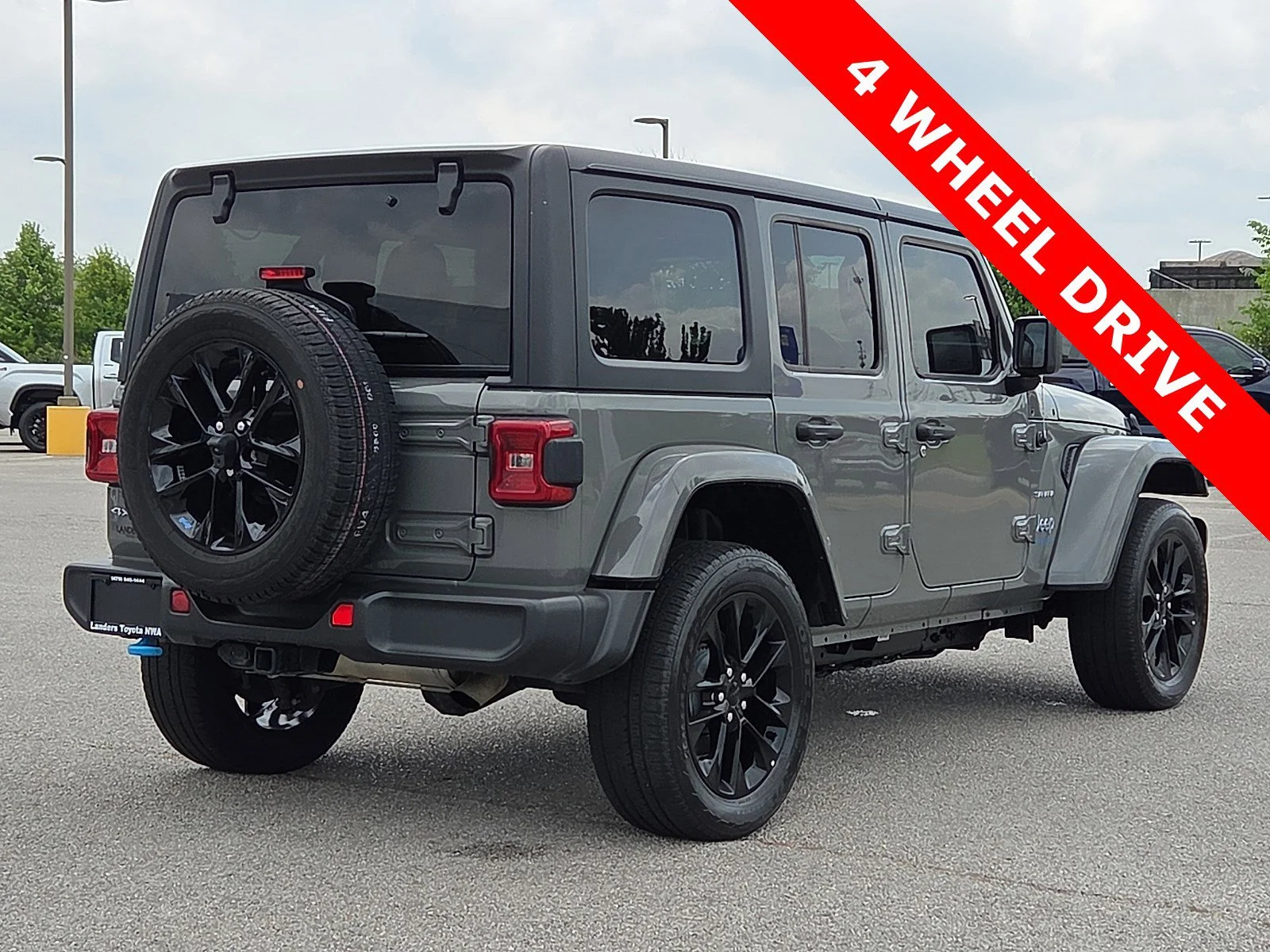 Used 2023 Sting-Gray Clearcoat Jeep Sahara image 5