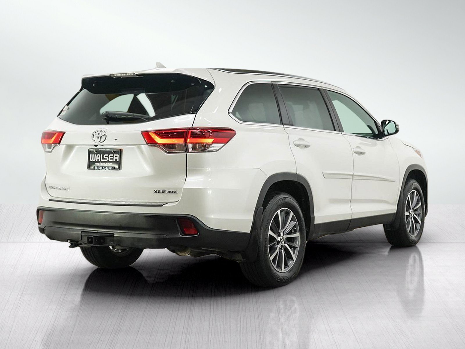 Used 2019 Blizzard Pearl Toyota XLE V6 AWD image 6
