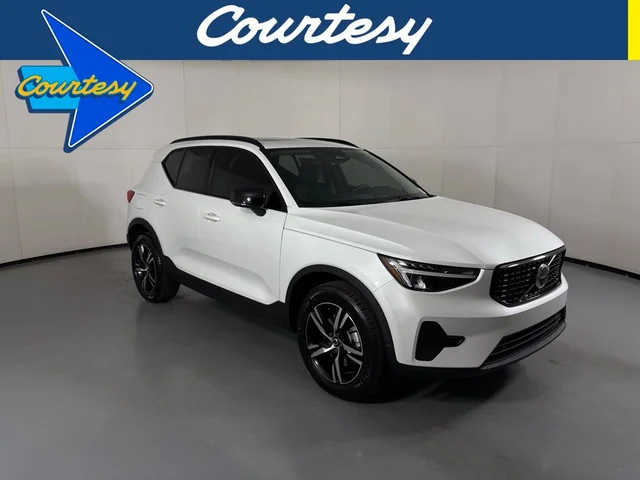 2026 Volvo XC40 Core