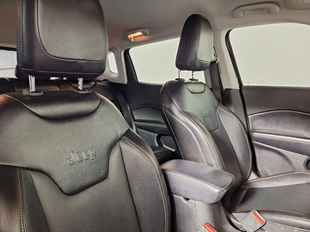 Used 2021 Diamond Black Crystal Pearlcoat Jeep Limited image 26