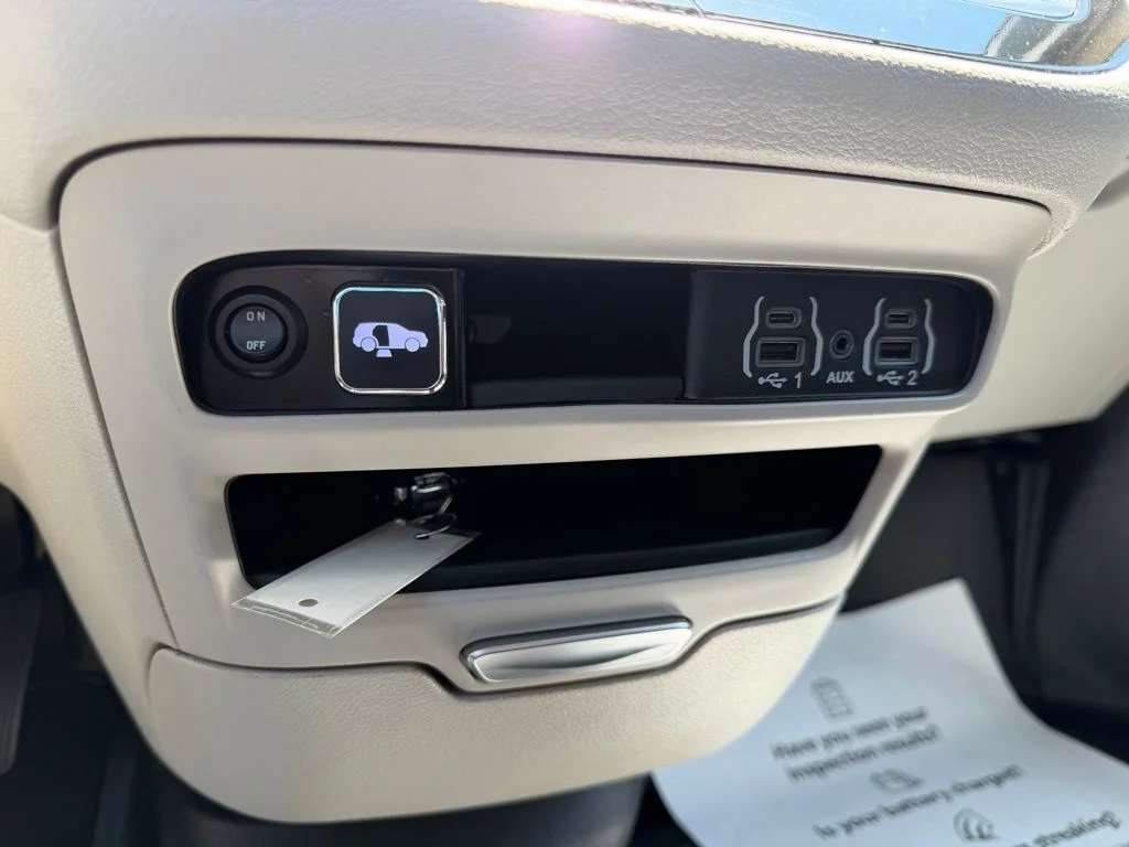 Used 2024 Silver Chrysler Touring L image 19