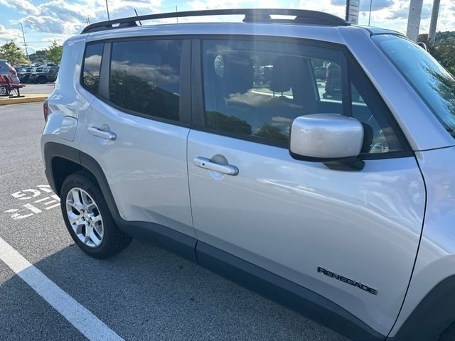Used 2015 Silver Jeep Latitude image 3