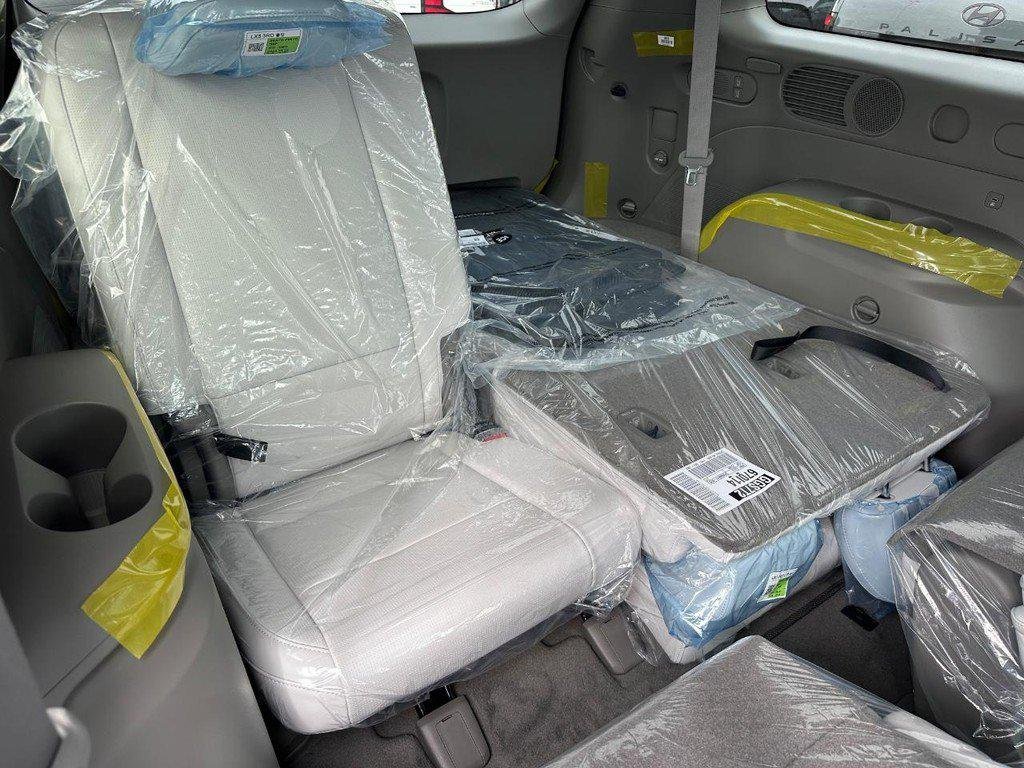 New 2027 White Hyundai SEL AWD image 5