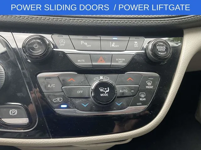 2022 Chrysler Pacifica Touring L - Photo 30