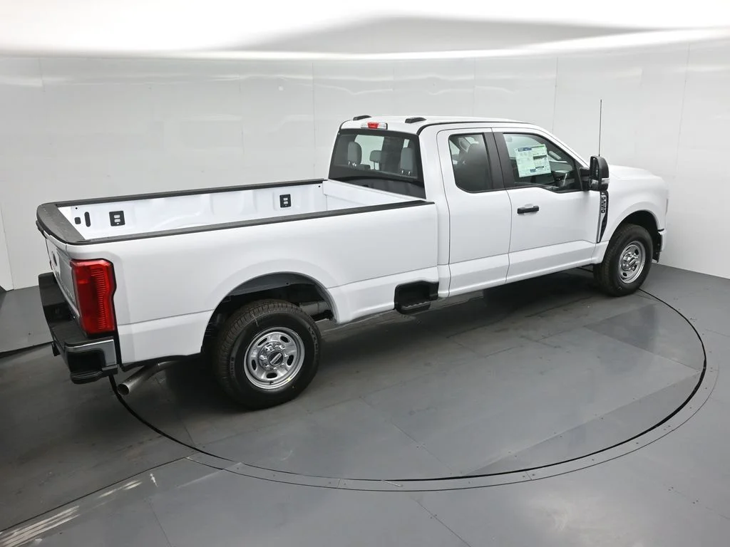 New 2026 Oxford White Ford XL image 33