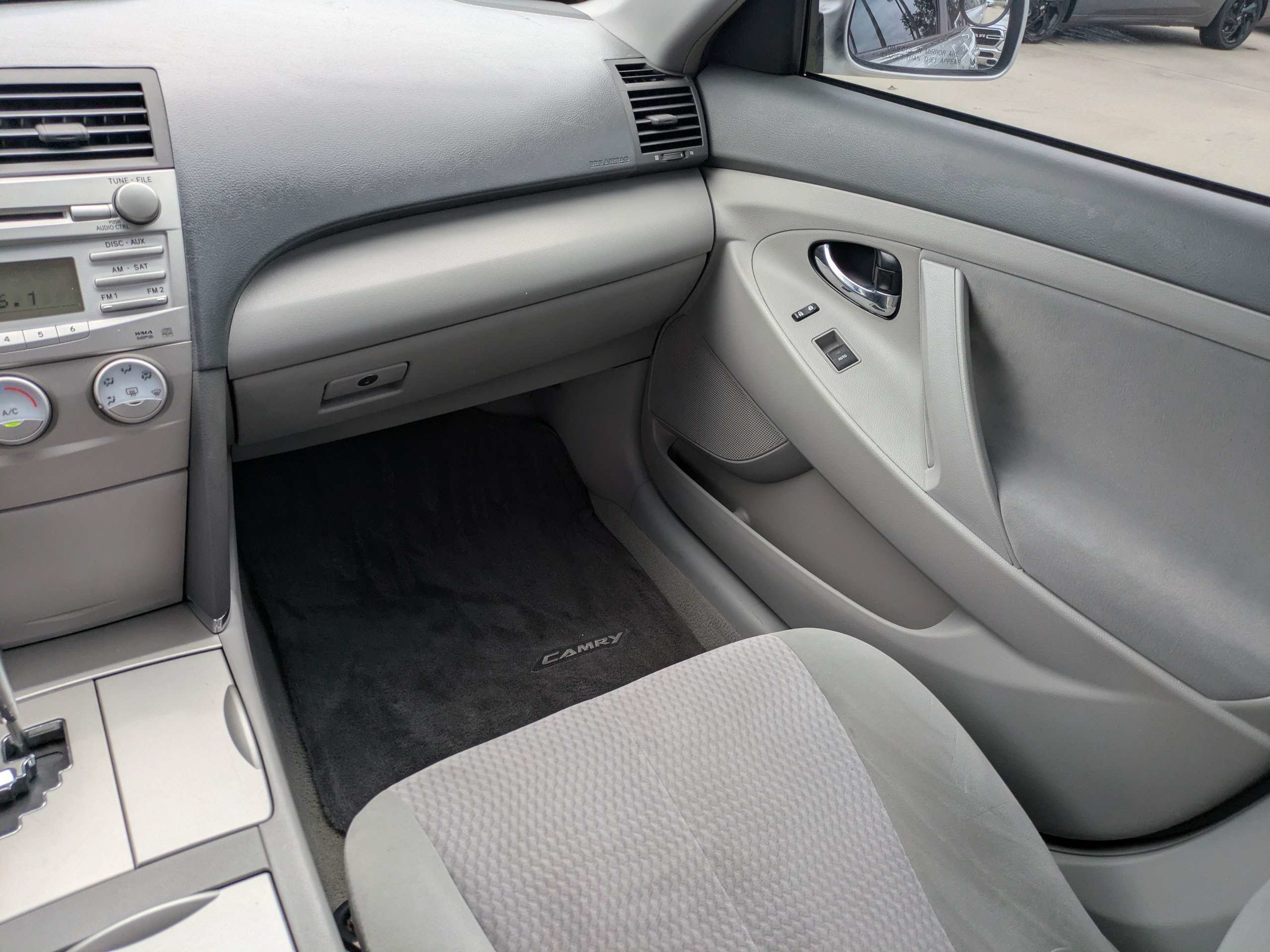 2010 Toyota Camry LE - Photo 15