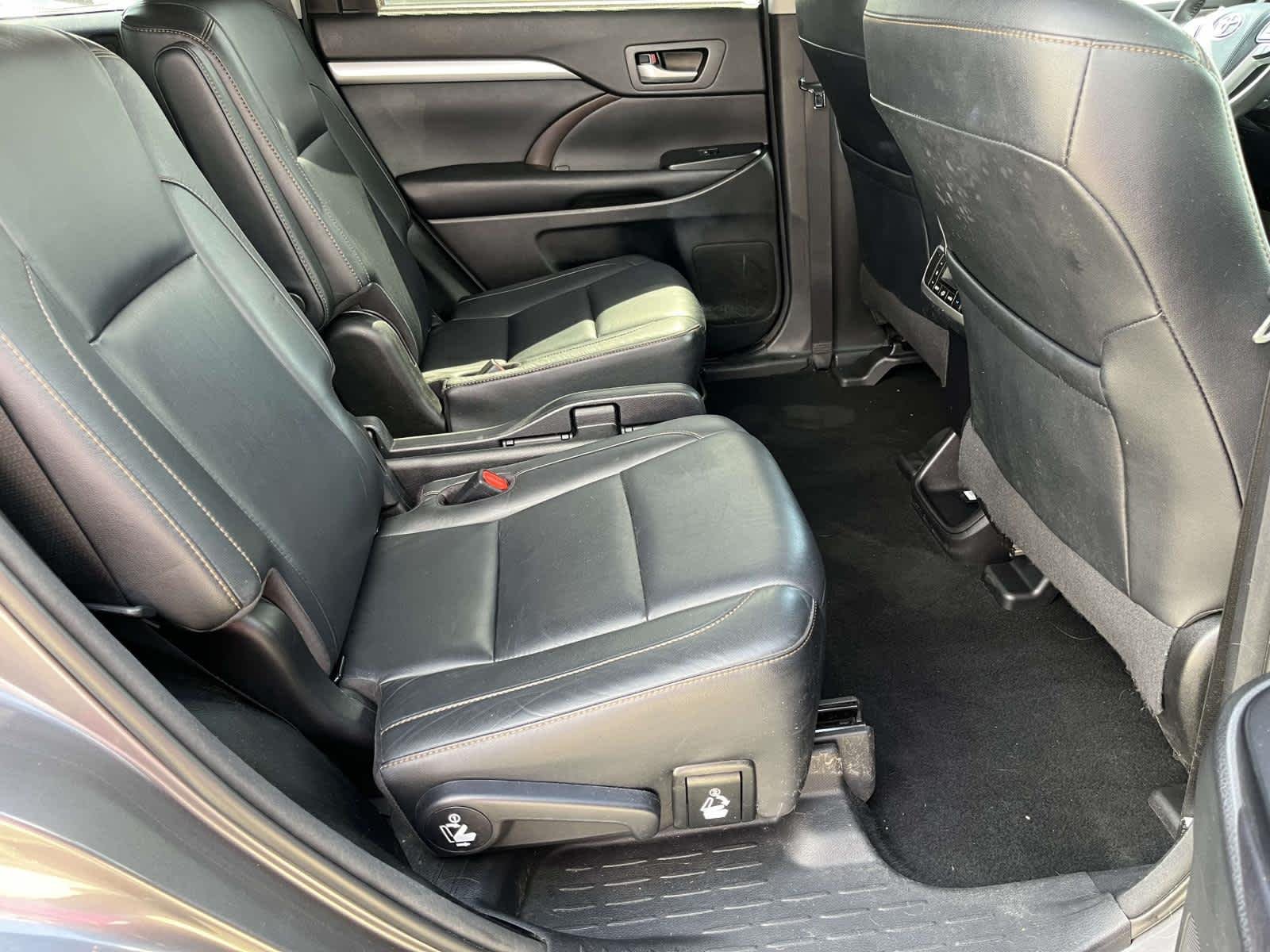 Used 2017 Predawn Gray Mica Toyota XLE image 23