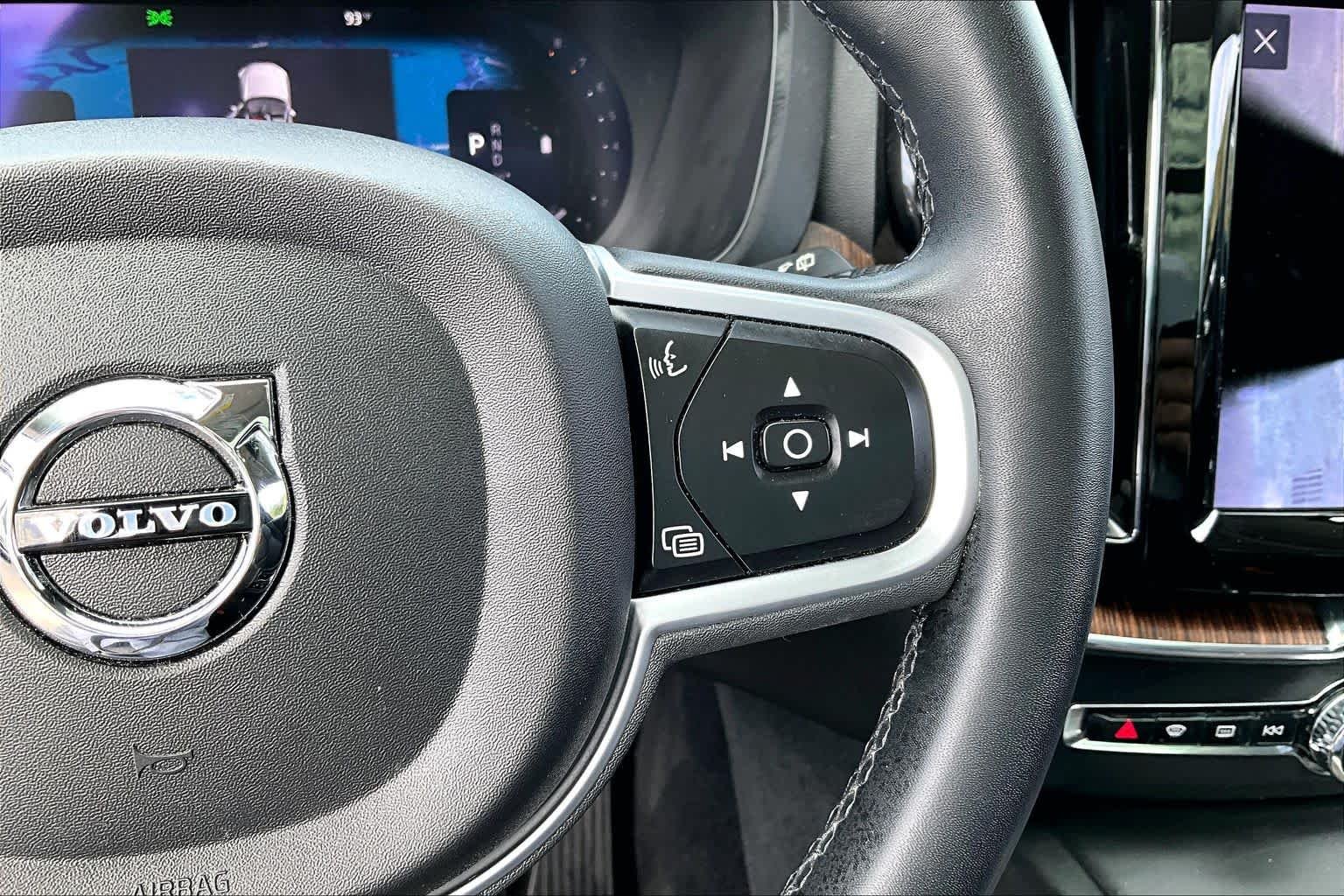 Used 2022 Thunder Grey Metallic Volvo Momentum image 25