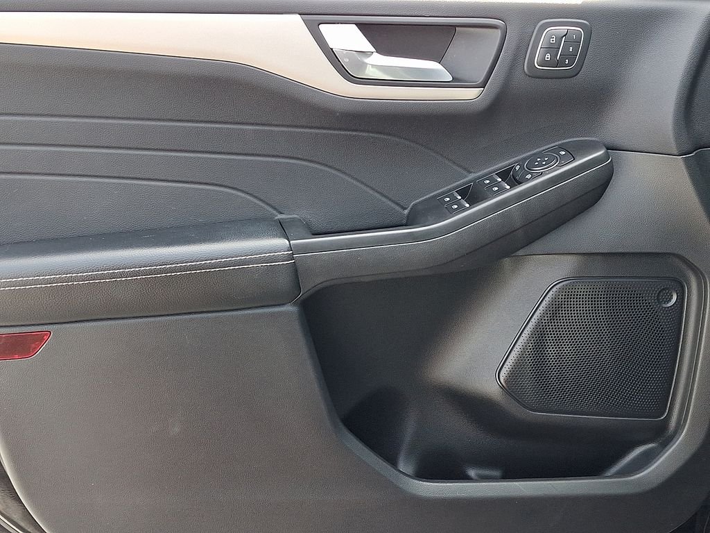 Used 2022 Black Ford SEL image 13