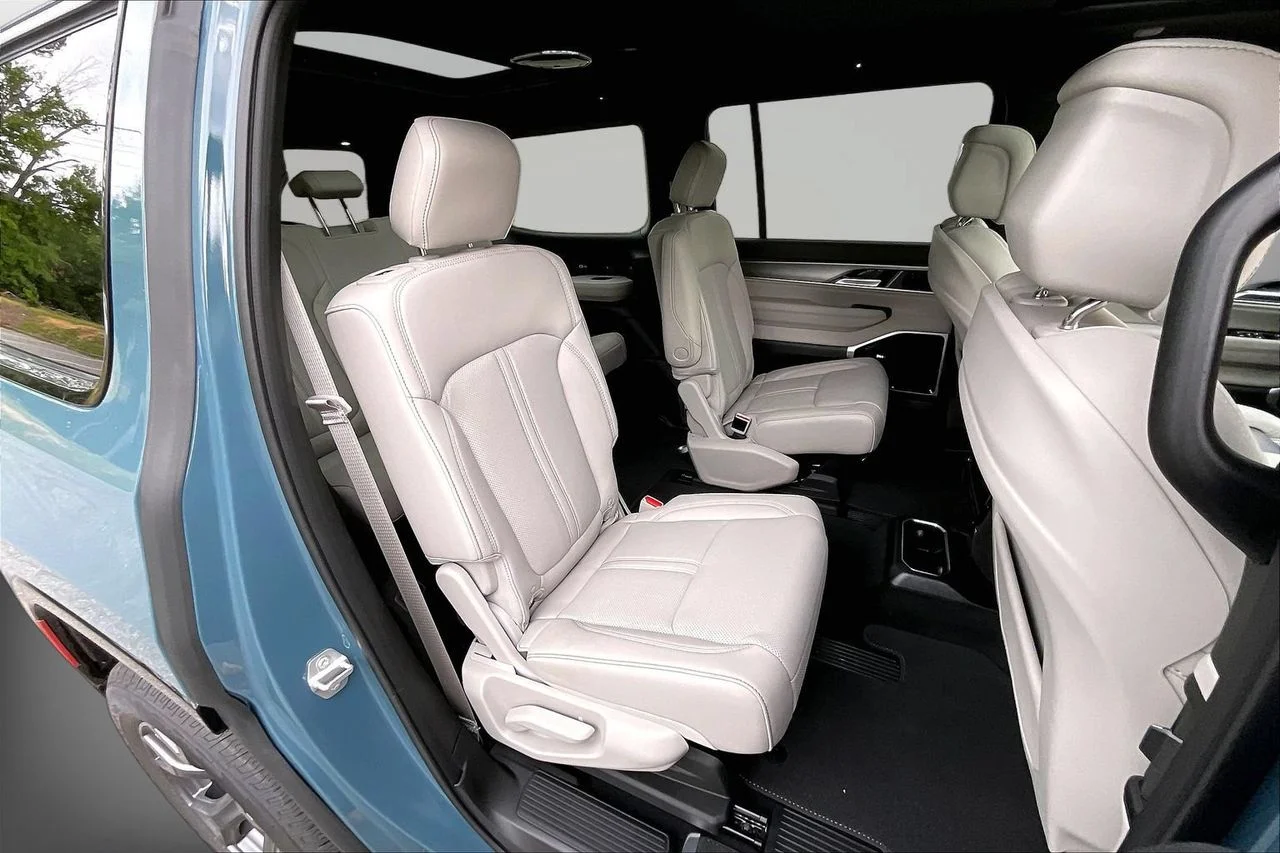 New 2026 Steel Blue Jeep Limited Altitude image 21