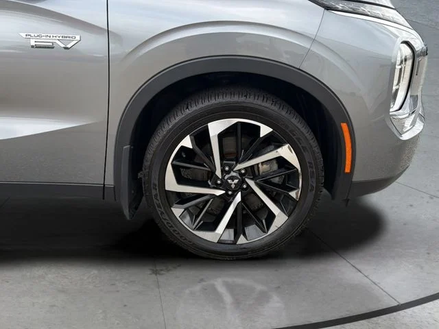 Used 2023  Mitsubishi SE image 30