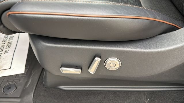 Used 2025 White Lincoln Black Label image 16