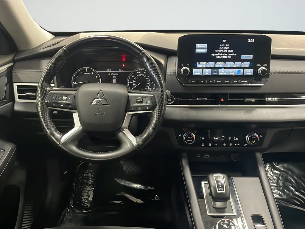 Used 2024 Black Mitsubishi SE image 12