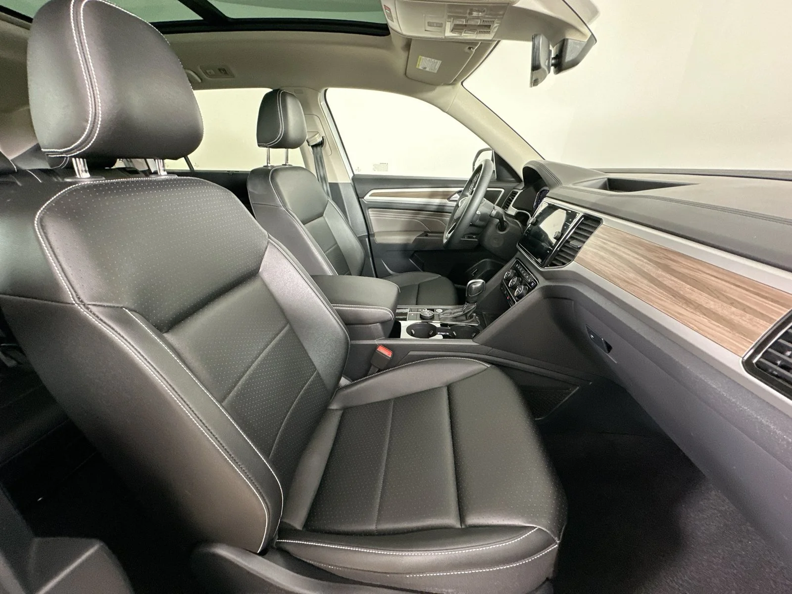 Used 2023 White Volkswagen  image 43