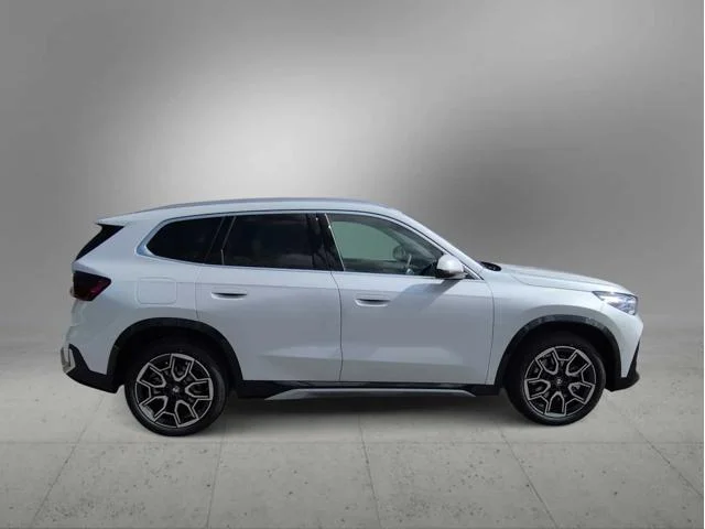 New 2026 Mineral White Metallic BMW xDrive28i image 9