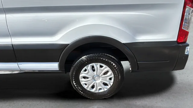 Used 2025  Ford XL image 44