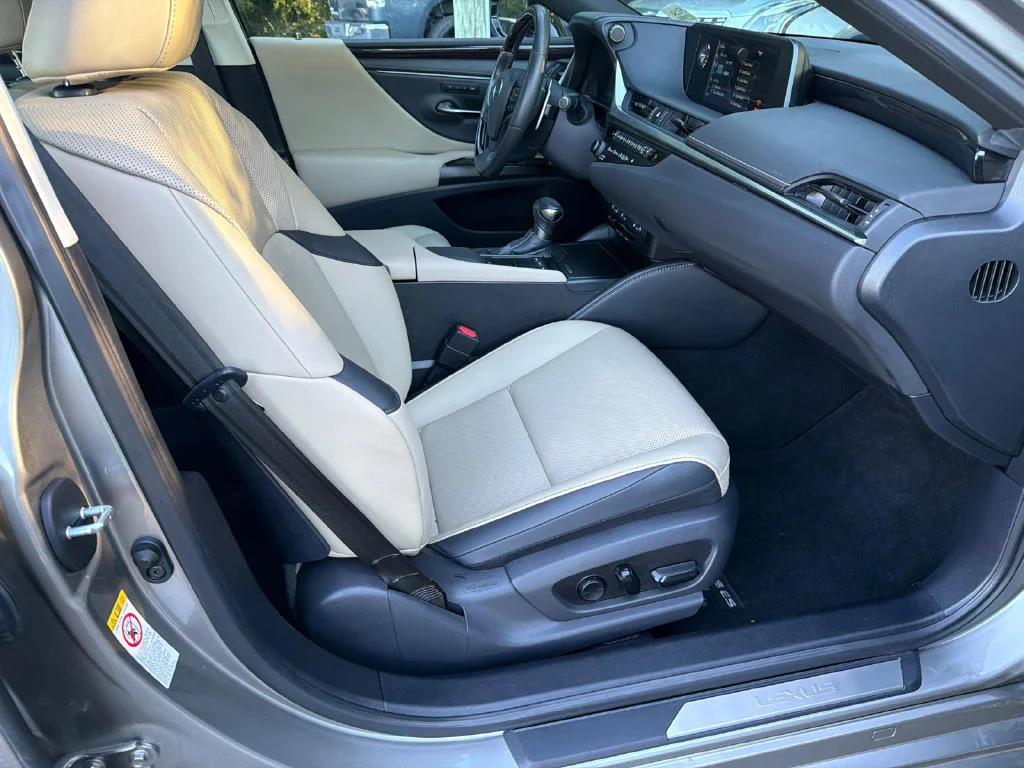 Used 2019 Silver Lexus 350 image 13