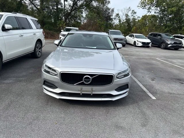 Used 2018 Silver Volvo T5 Momentum image 8