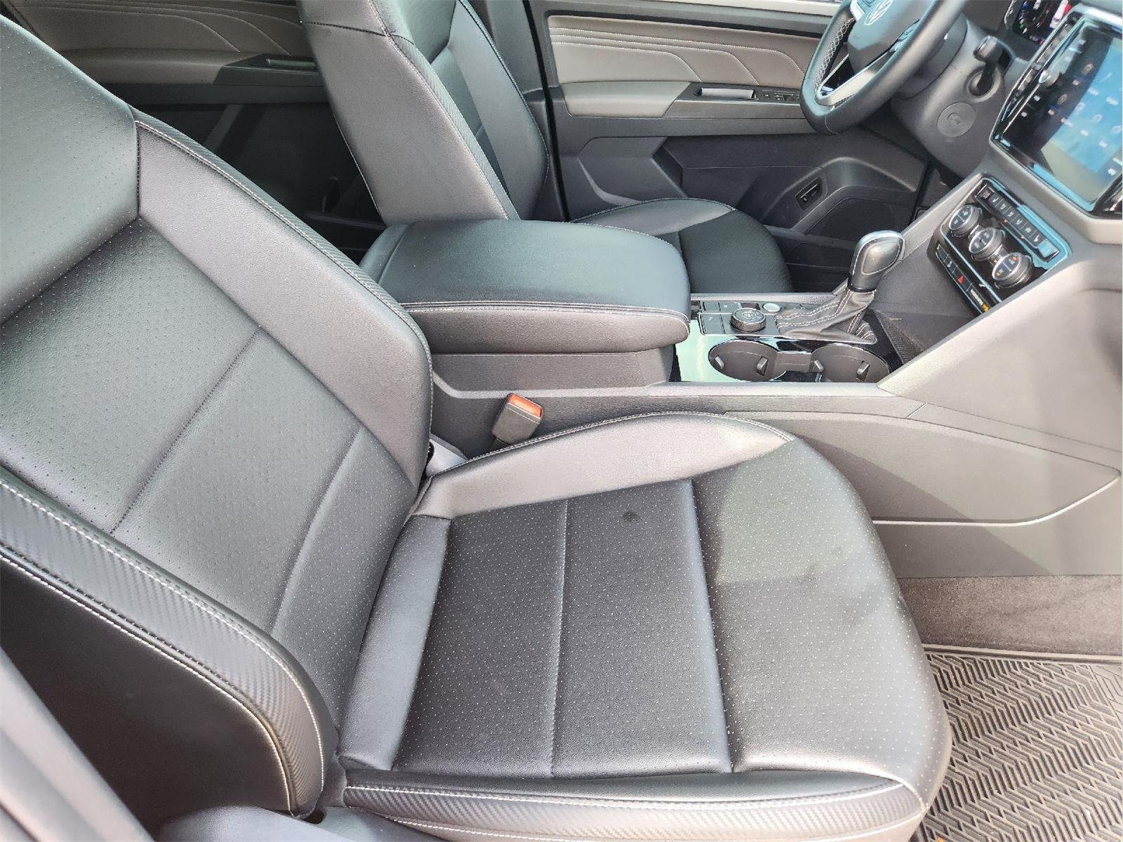 Used 2022 Platinum Gray Metallic Volkswagen 3.6L V6 SE w/Technology image 12