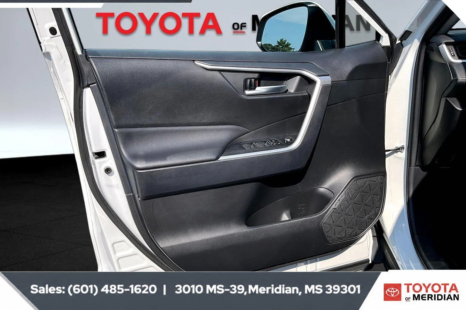 Used 2024 Ice Cap Toyota XLE image 17