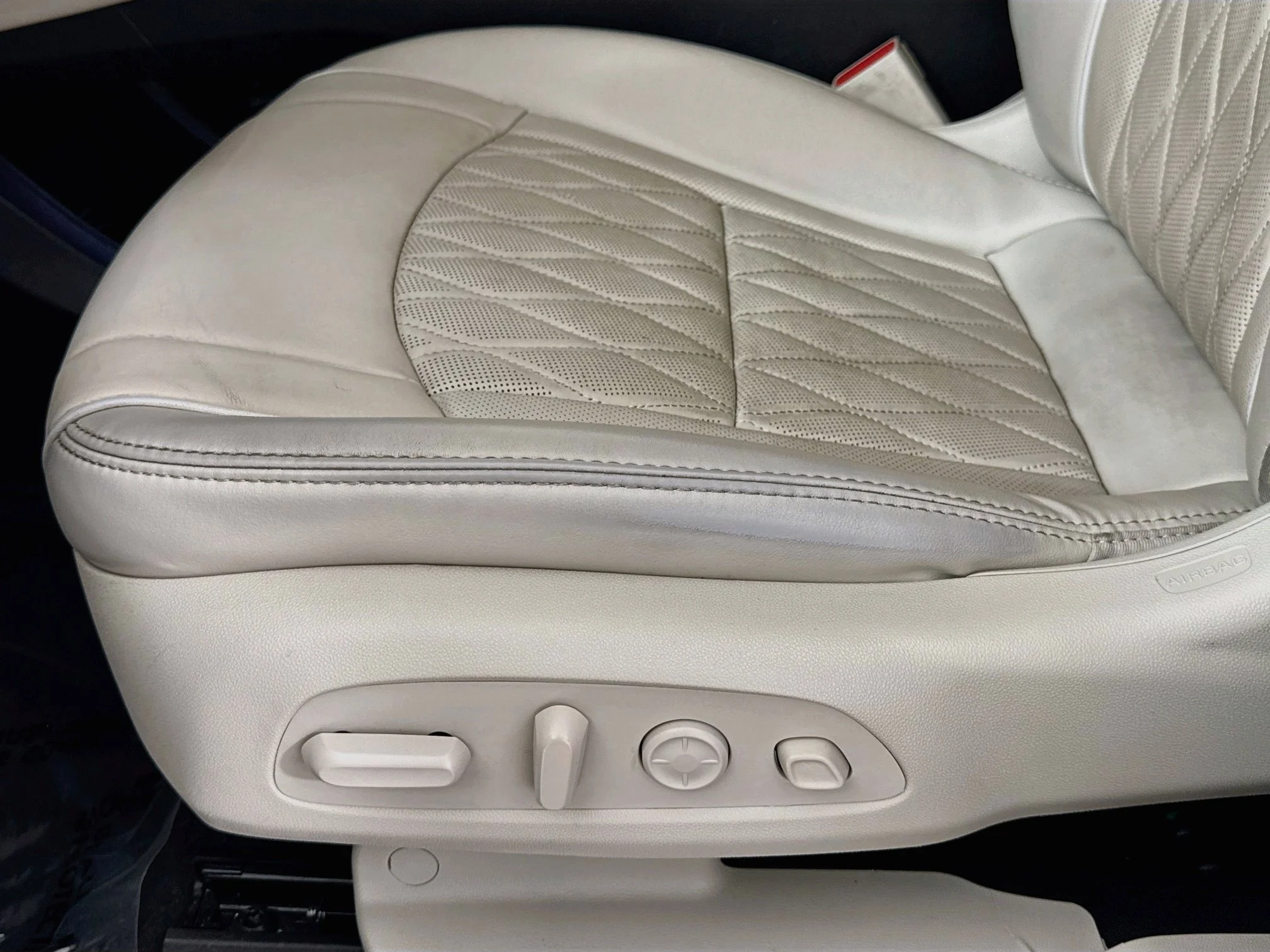Used 2023 White Frost Tricoat Buick Avenir image 21