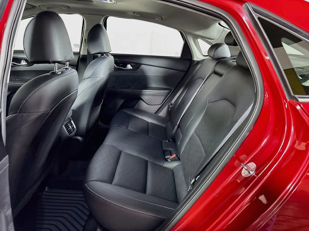 Used 2021 Currant Red Kia EX image 21