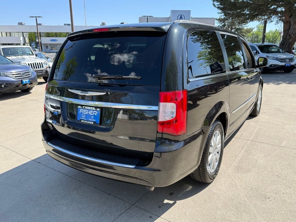 Used 2014 Brilliant Black Crystal Pearlcoat Chrysler Touring image 4