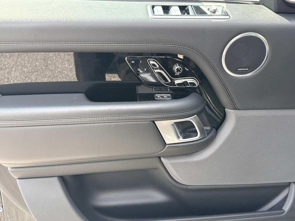Used 2019 Black Land Rover 5.0L V8 Supercharged image 20