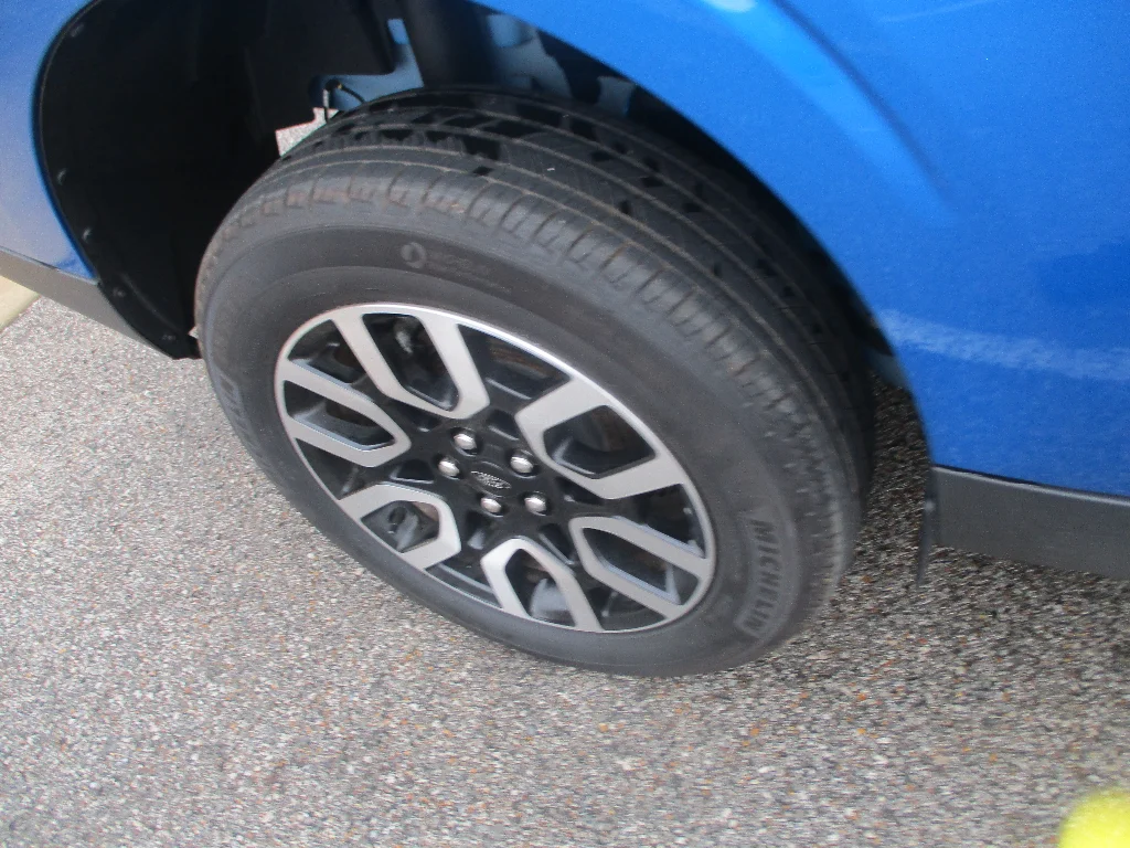Used 2022 Velocity Blue Metallic Ford Lariat image 24