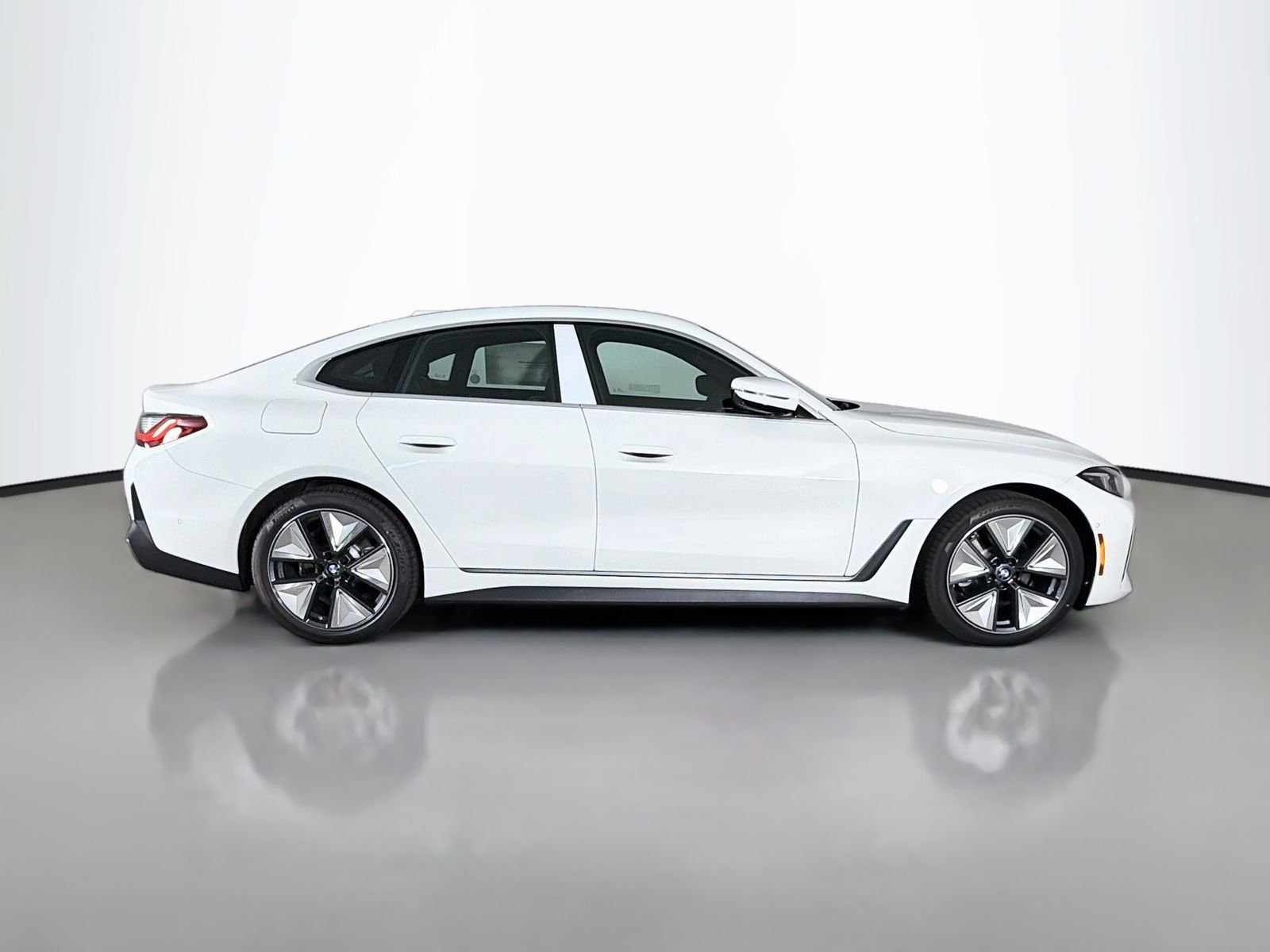 New 2026 Alpine White BMW eDrive40 image 8