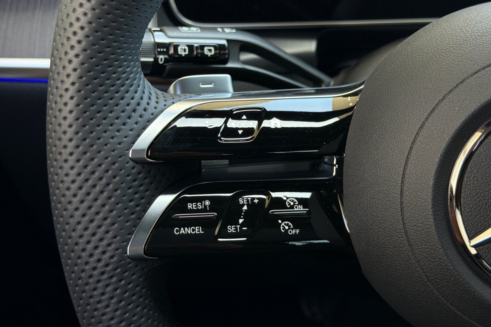 New 2026 Obsidian Black Metallic Mercedes-Benz GLC 300 image 30
