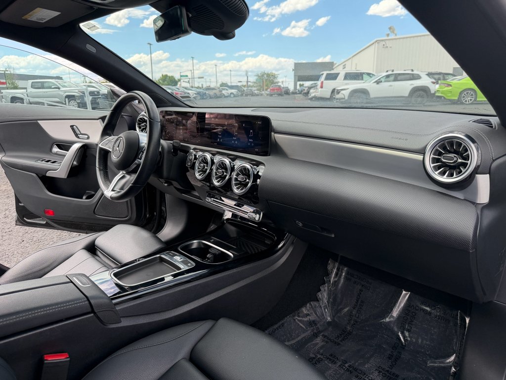 Used 2025 black Mercedes-Benz CLA 250 image 32