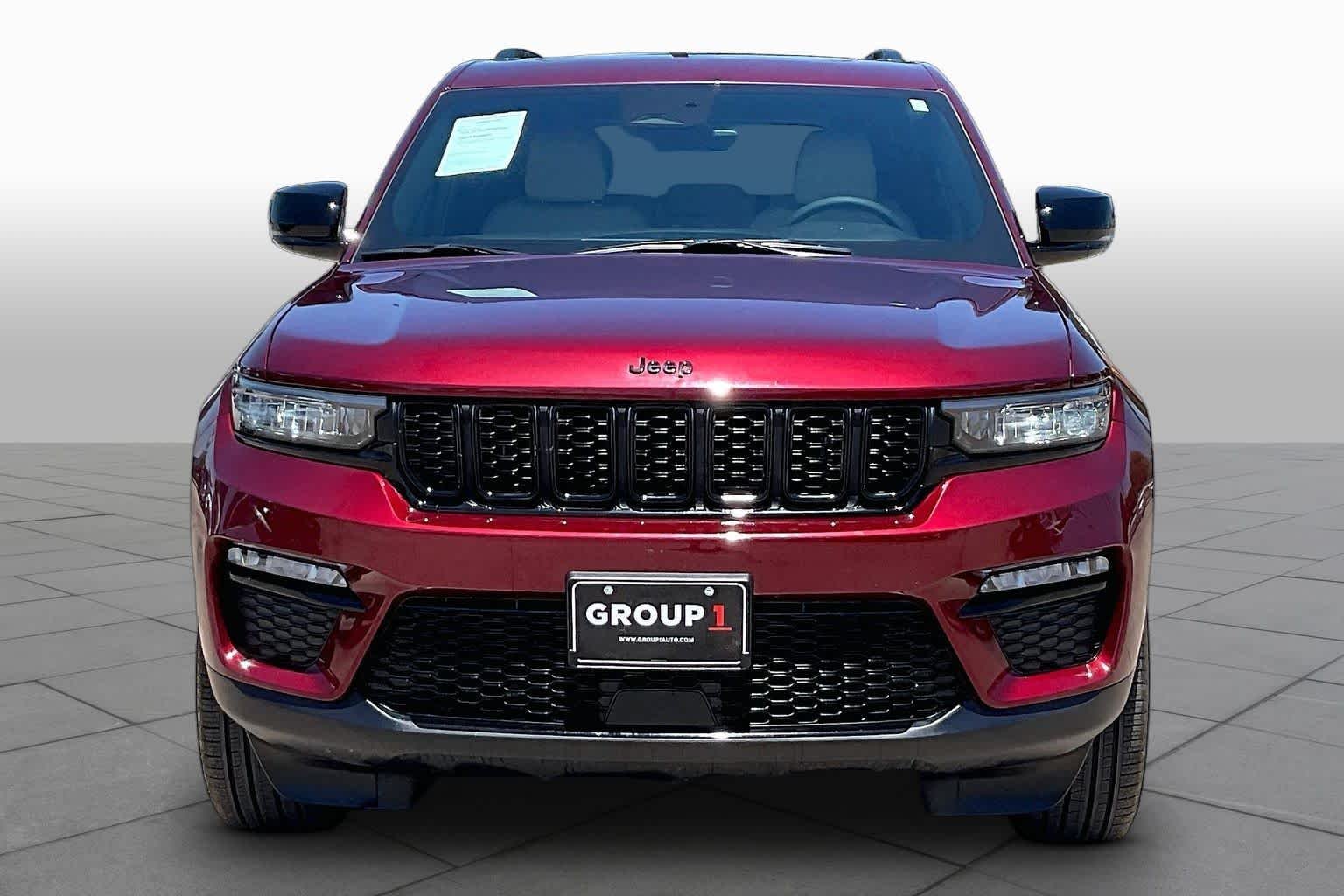 Used 2025 Velvet Red Pearlcoat Jeep Limited image 4
