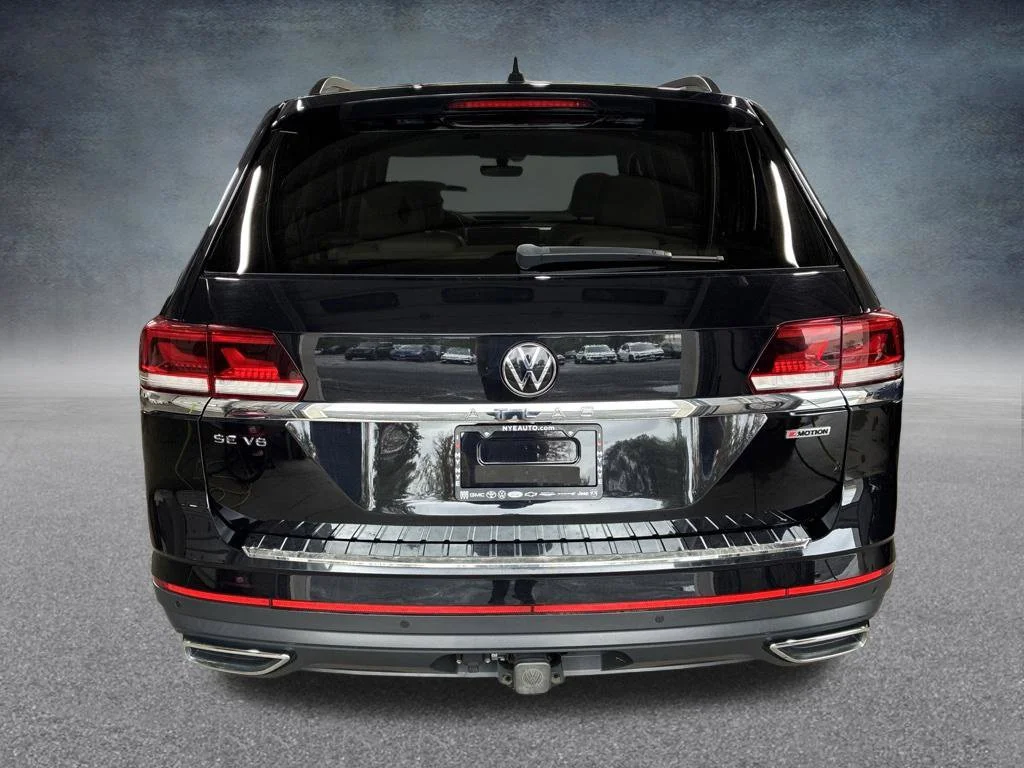 Used 2022 Black Volkswagen 3.6L V6 SE w/Technology image 4