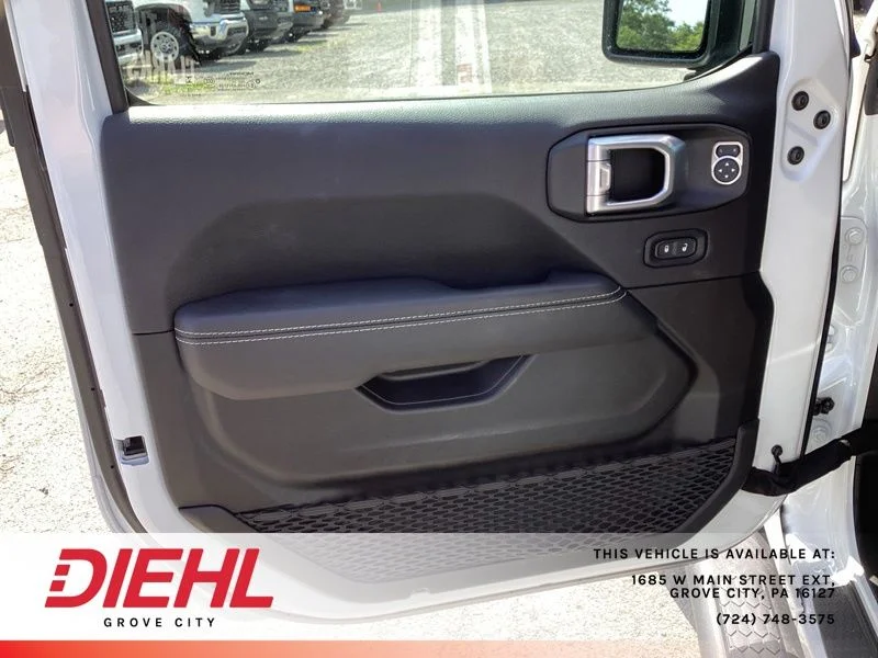 Used 2022 White Jeep Unlimited Sahara image 15
