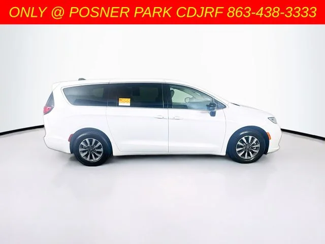 Used 2024 White Chrysler Select image 8